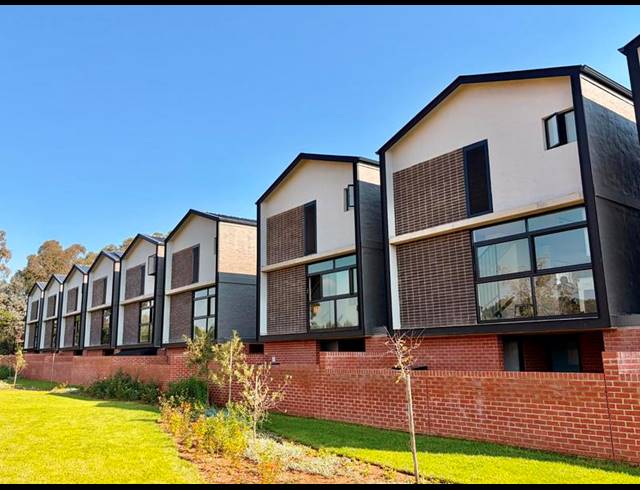 3 BEDROOM TOWNHOUSE FOR SALE IN OLYMPUS AH